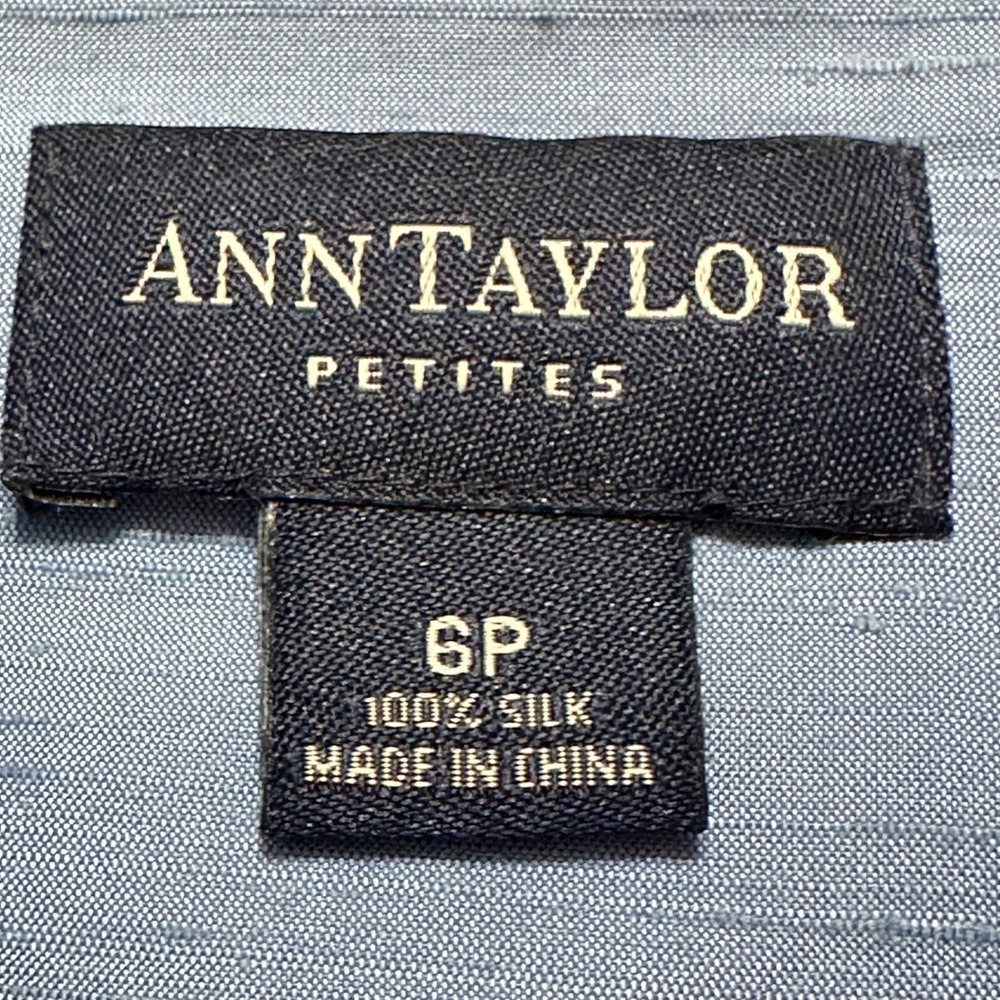 Ann Taylor Pearl Button Blouse 100% Silk Shantung Blue Minimalist Petites 6P - Picture 3 of 5